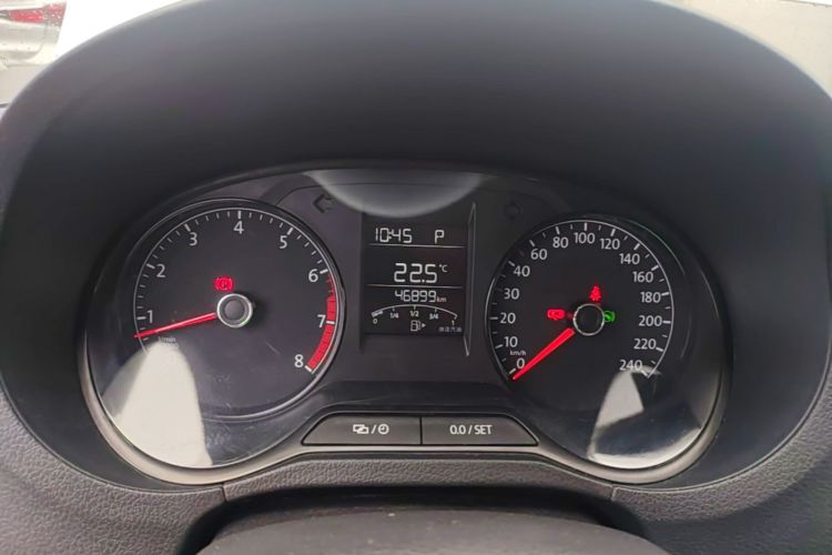 Volkswagen Polo 2017 car image #12