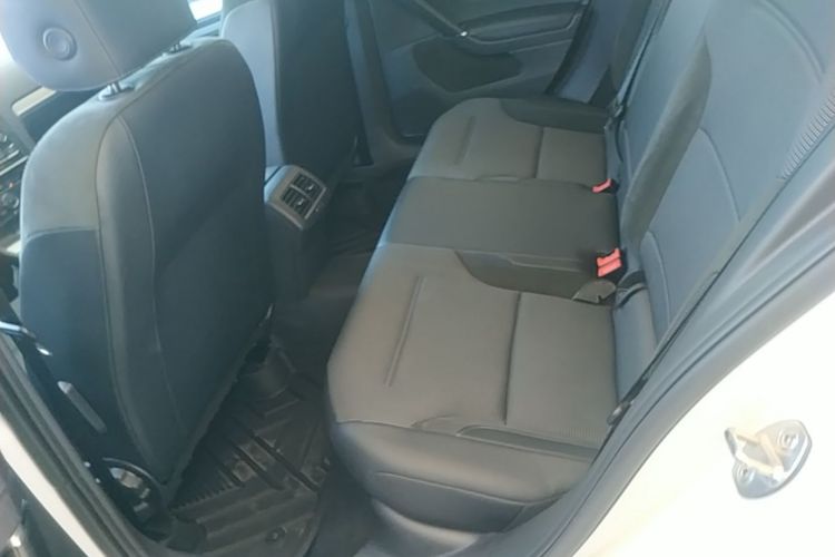 Volkswagen Golf 2019 car image #17
