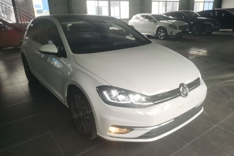 Volkswagen Golf 2020 car image #4