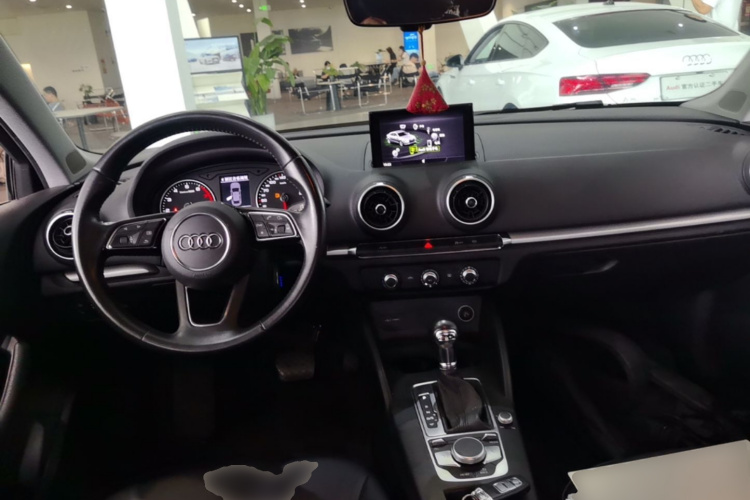 Audi A3 2019 car image #10