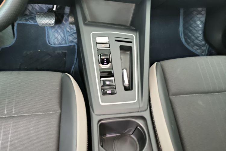 Volkswagen Golf 2023 car image #18