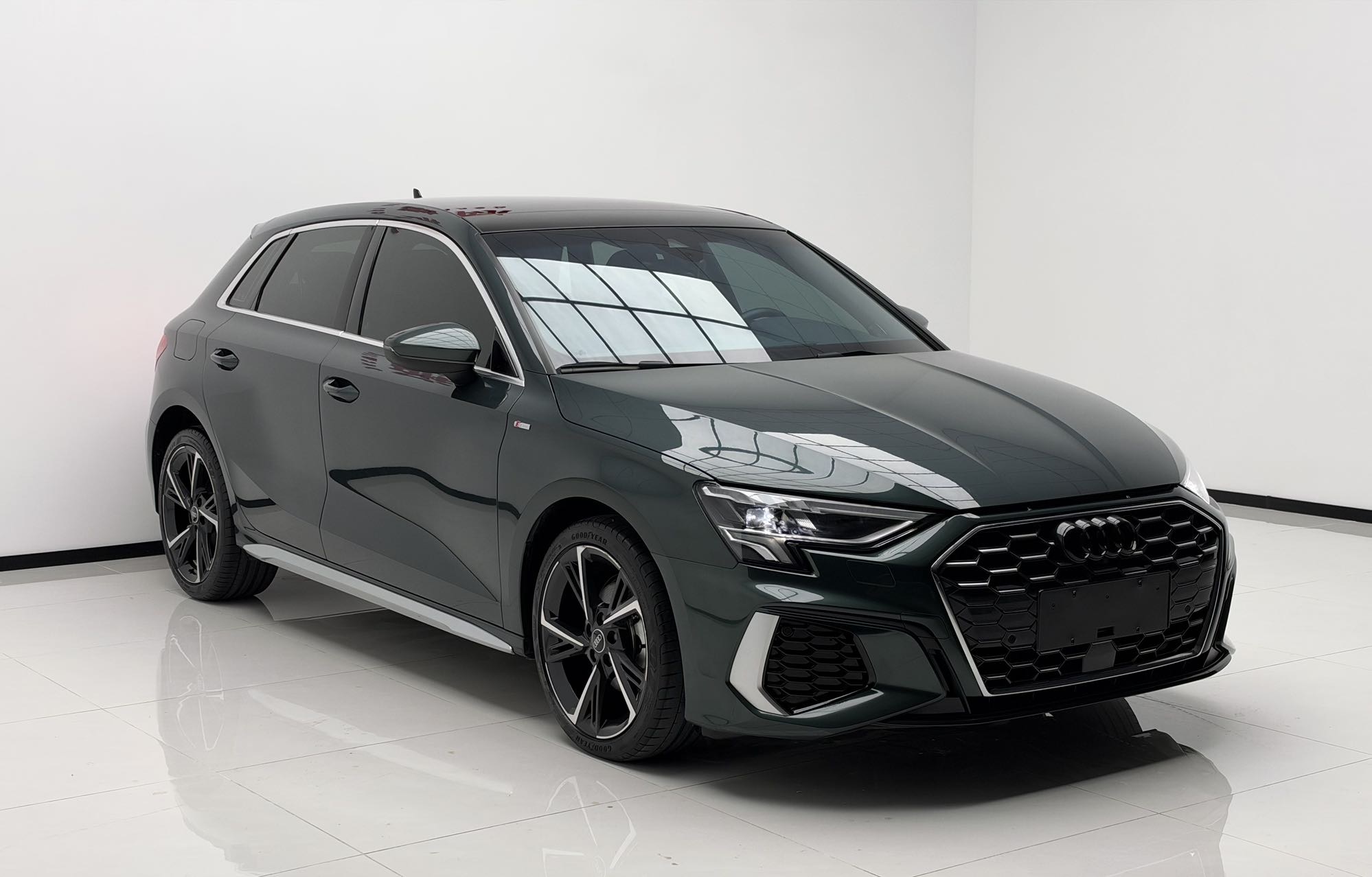 2022 immagine di auto #3