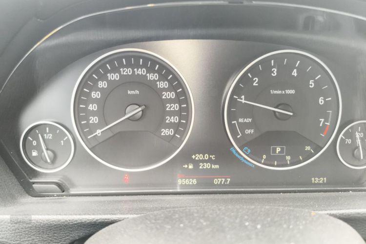 BMW 3 Series 2018 immagine di auto #13