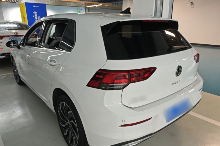 Volkswagen Golf 2023 car image #5
