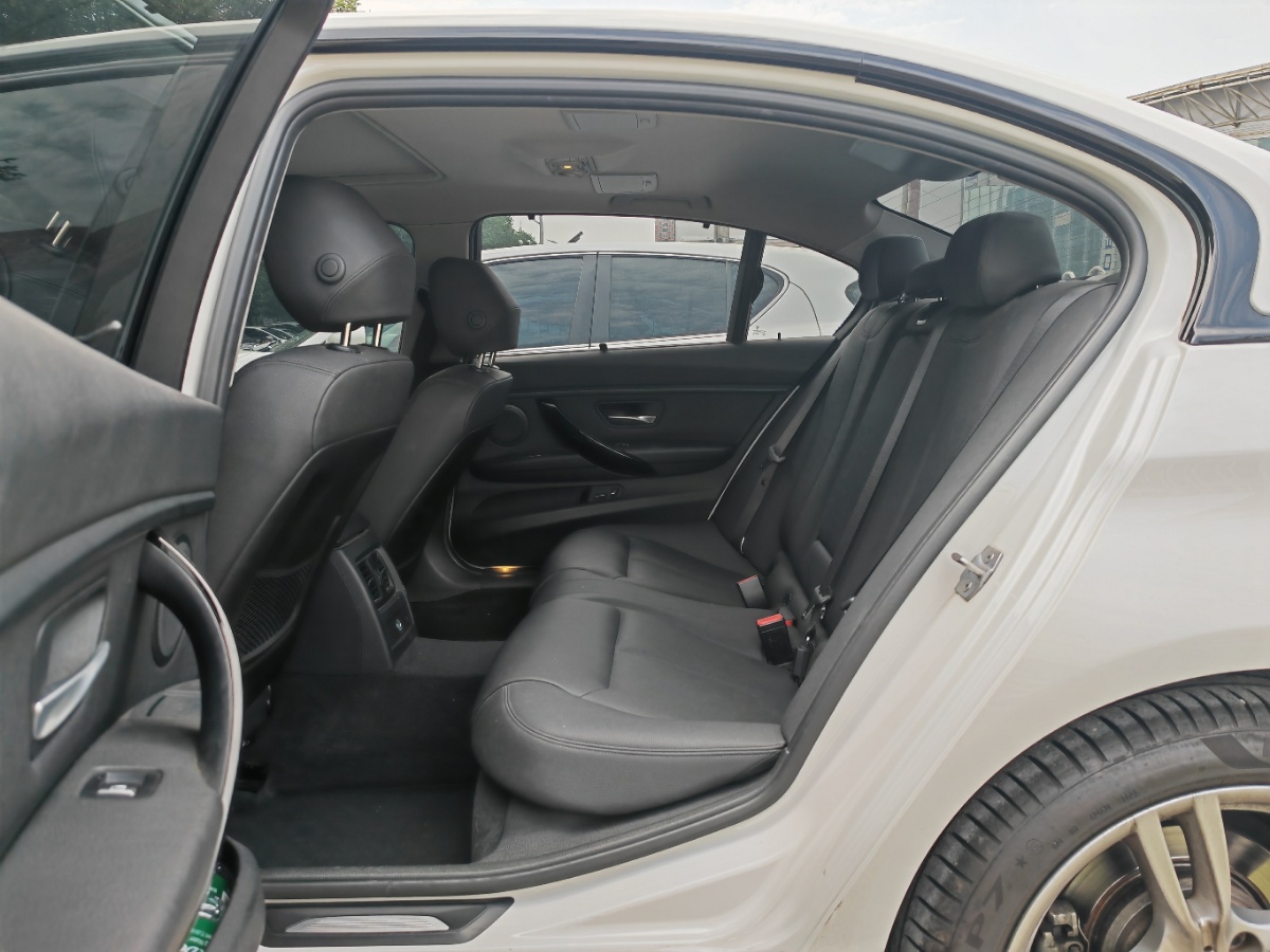 BMW 3 Series 2017 car image #9