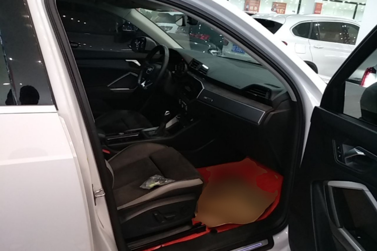 Audi Q3 2022 car image #24