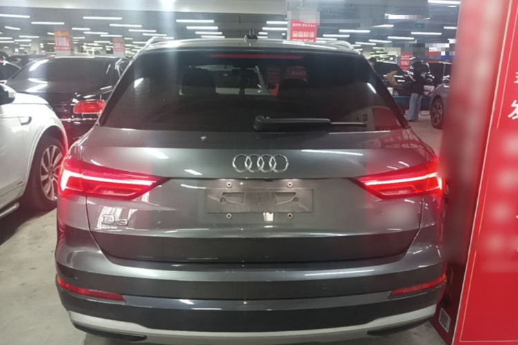 Audi Q3 2020 car image #6