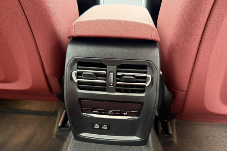 BMW 3 Series 2024 #18 BMW 3 Series 2024 car image #18