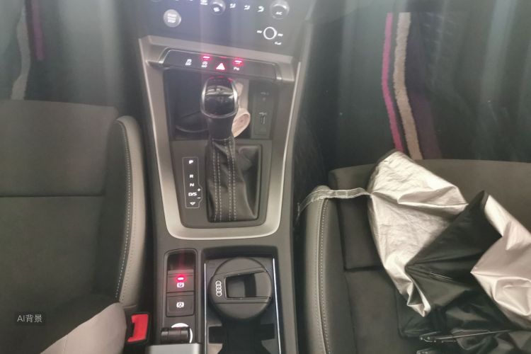 Audi Q3 2020 car image #16