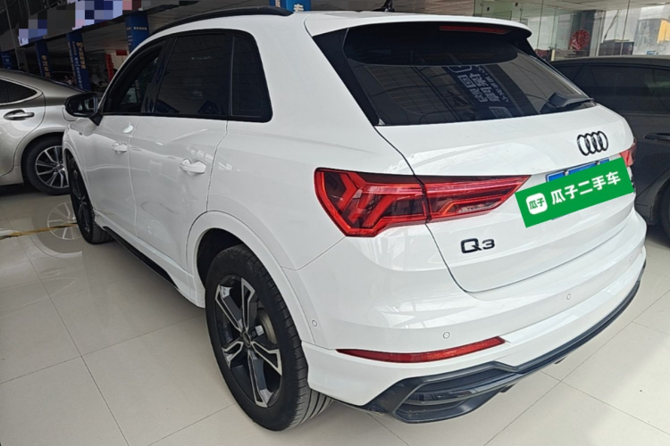Audi Q3 2023 car image #5