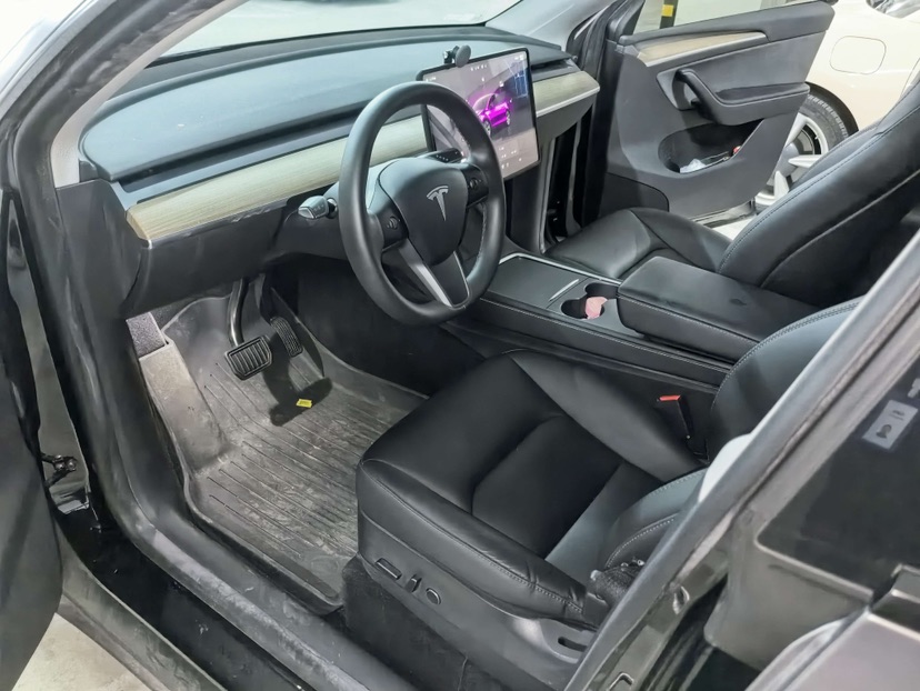 Tesla Model Y 2023 #4 Tesla Model Y 2023 car image #4