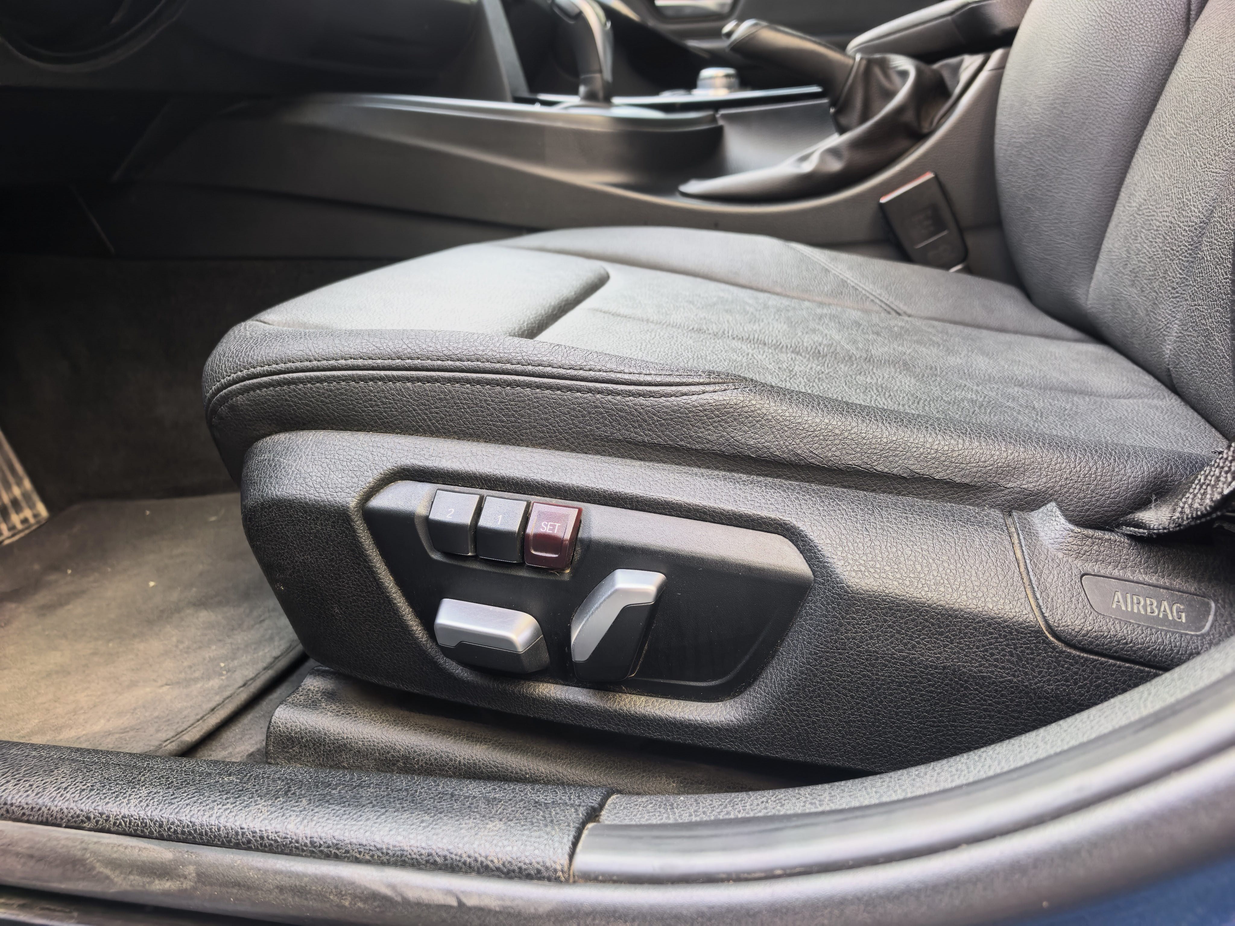 BMW 3 Series 2017 #6 BMW 3 Series 2017 car image #6