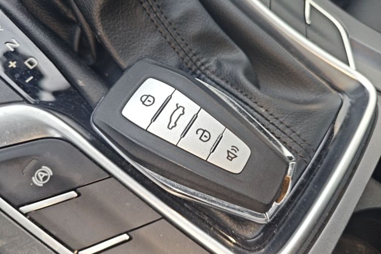 GEELY Emgrand 2020 car image #9