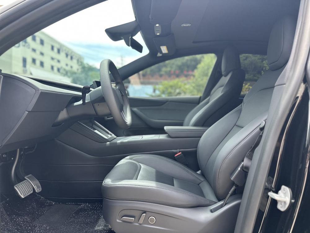 Tesla Model Y 2026 #10 Tesla Model Y 2026 car image #10