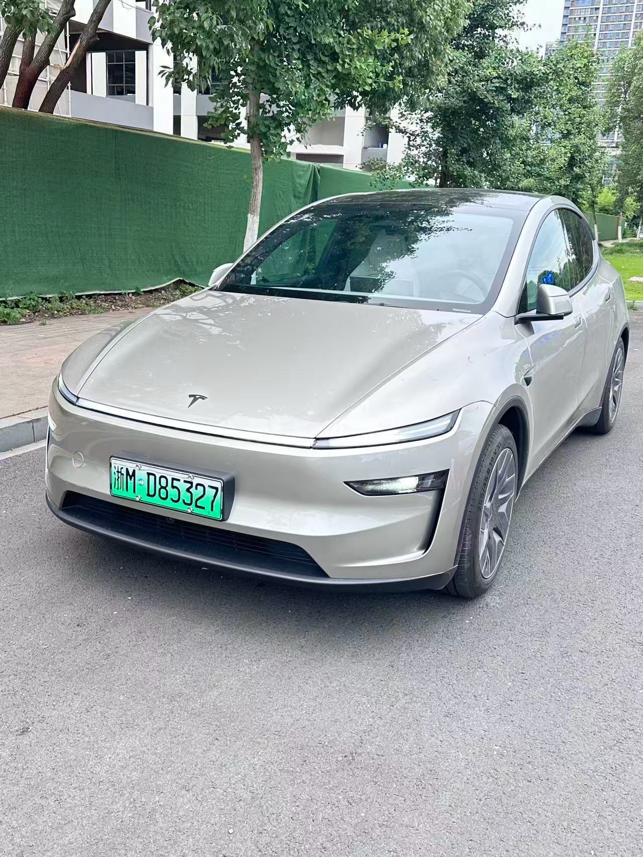 Tesla Model Y L 2026 Tesla Model Y L 2026 car image