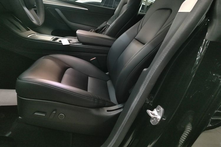 Tesla Model Y 2022 car image #19