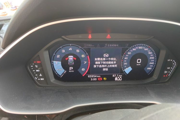 Audi Q3 2021 car image #12