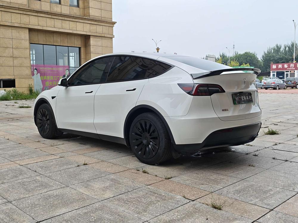 Tesla Model Y 2024 #5 Tesla Model Y 2024 car image #5