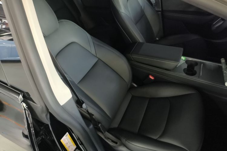 Tesla Model Y 2021 car image #24