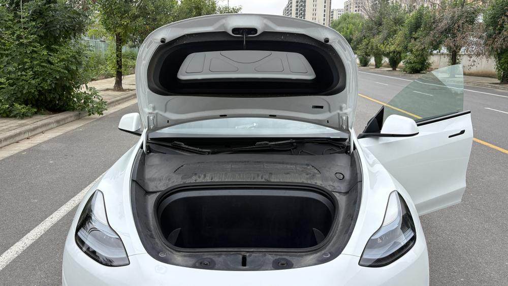 Tesla Model Y 2024 car image #22