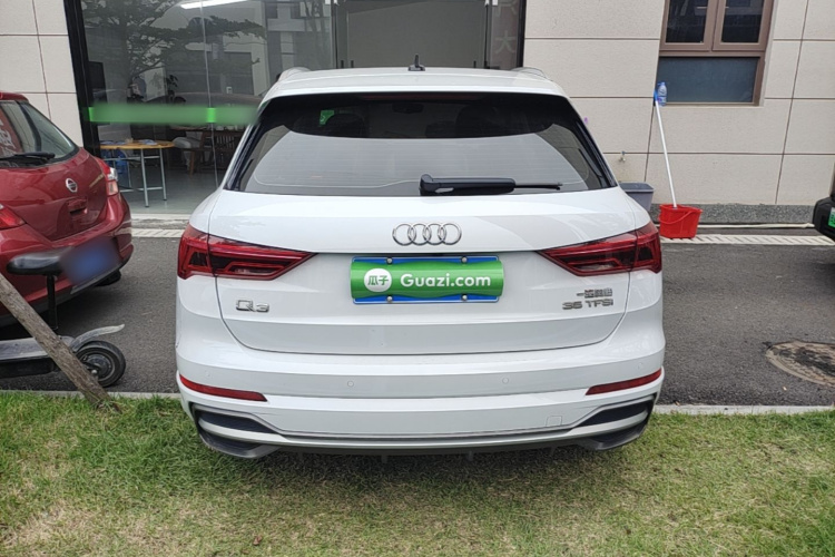 Audi Q3 2020 car image #6
