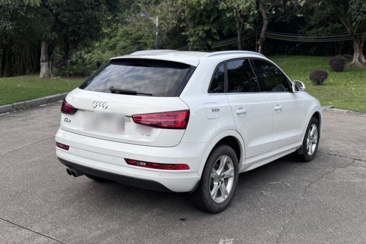 Audi Q3 2017 car image #5