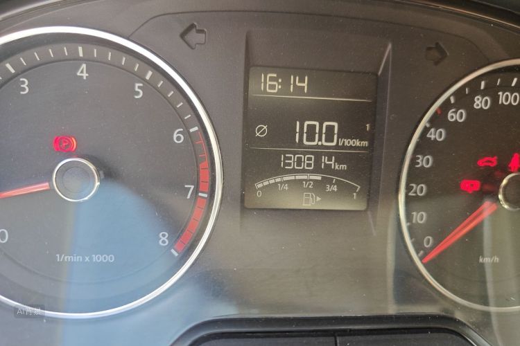 Volkswagen Polo 2015 car image #14