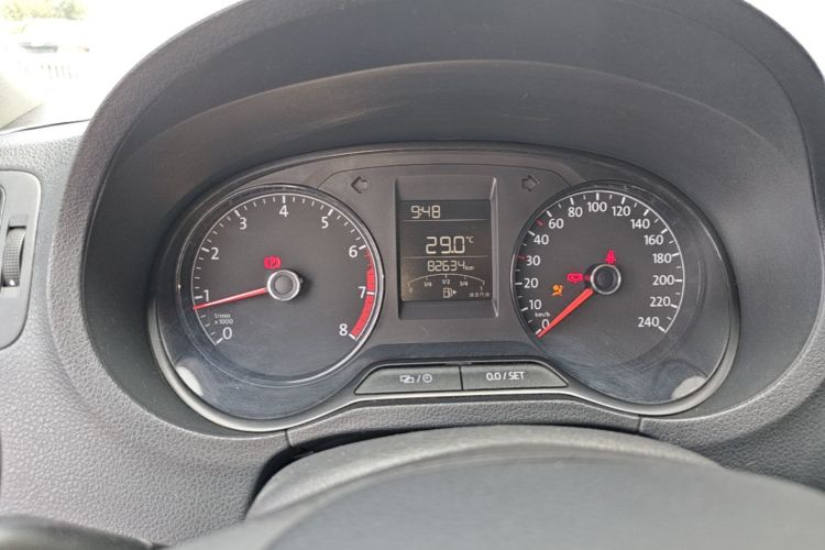 Volkswagen Polo 2016 car image #12