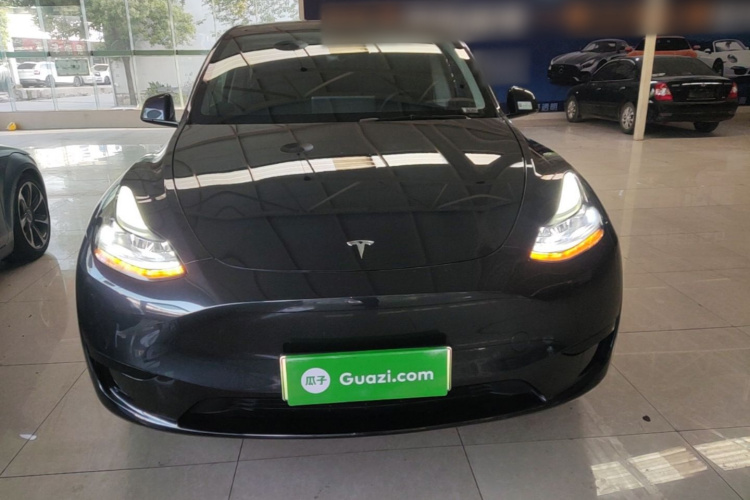 Tesla Model Y 2025 #3 Tesla Model Y 2025 car image #3