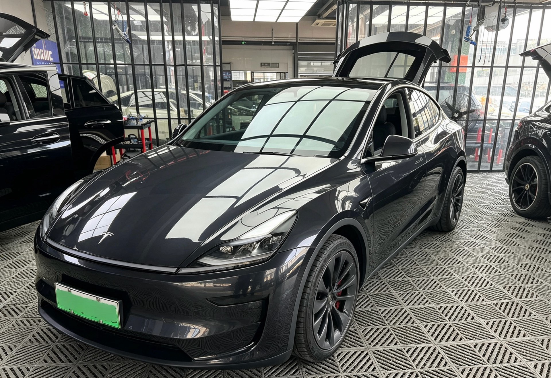 Tesla Model Y 2025 Tesla Model Y 2025 car image