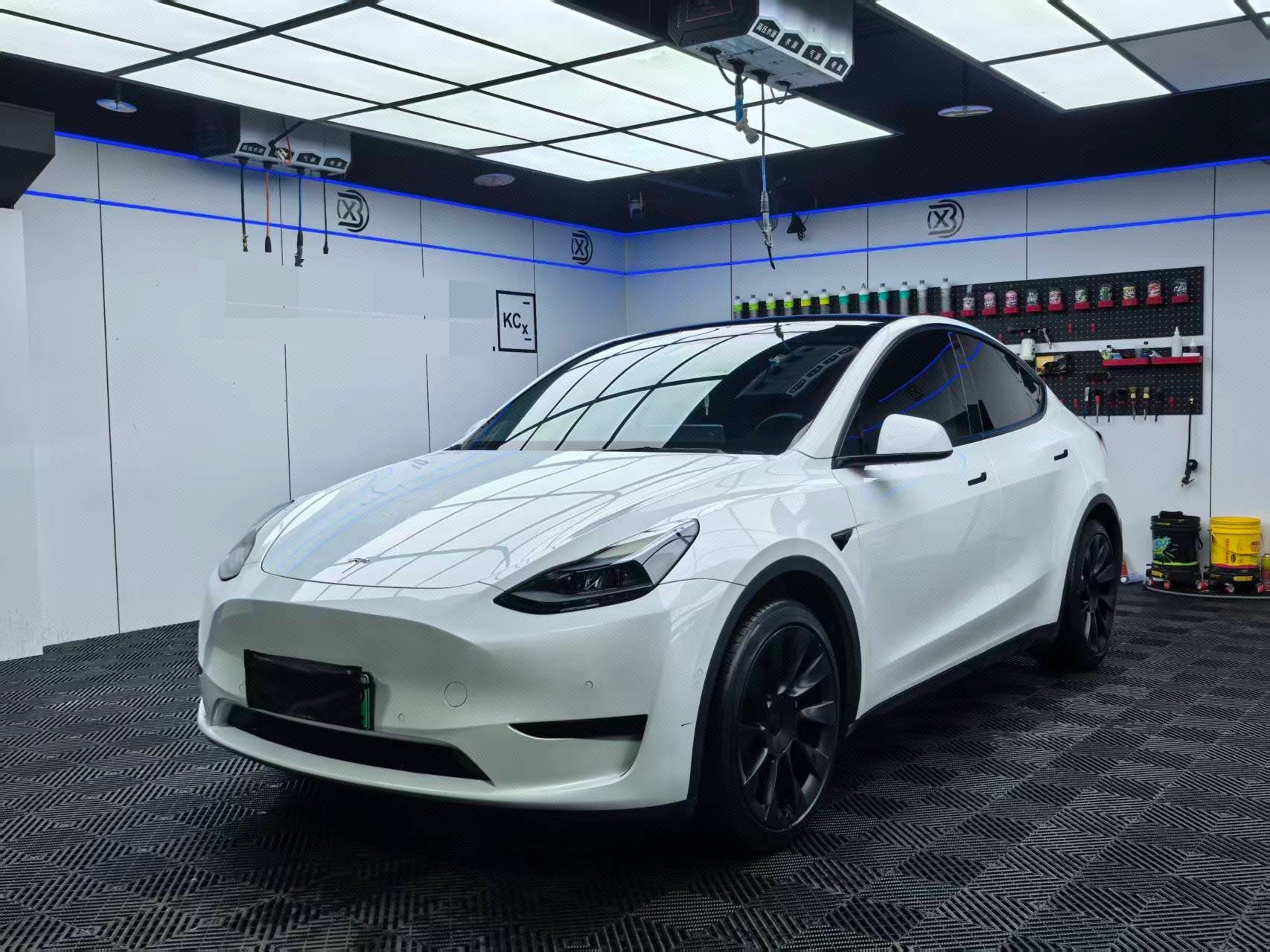 Tesla Model Y 2023 Tesla Model Y 2023 car image