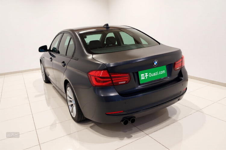 BMW 3 Series 2018 car image #5