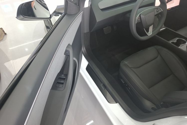 Tesla Model 3 2025 #16 Tesla Model 3 2025 car image #16