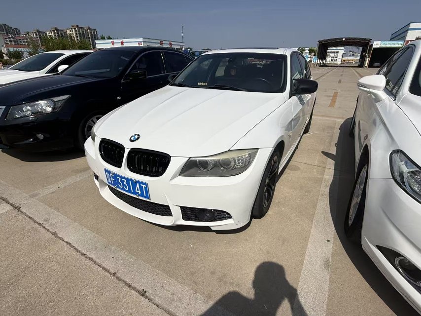 BMW 3 Series 2011 car image 