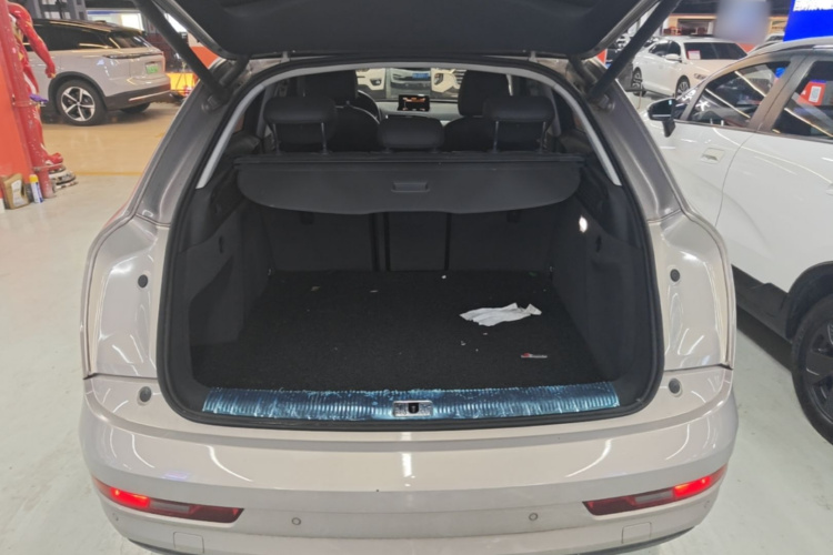 Audi Q3 2018 #19 Audi Q3 2018 car image #19