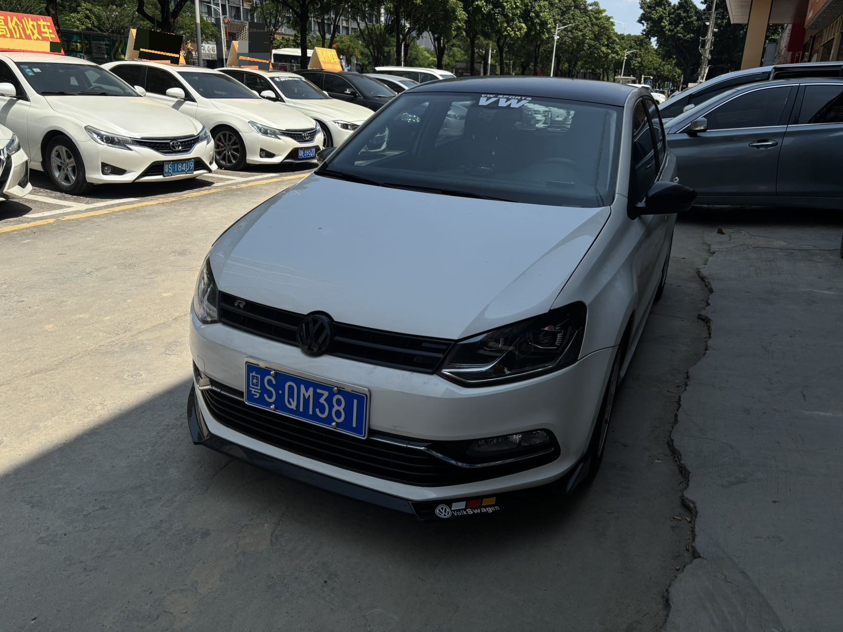 Volkswagen Polo 2015 car image 