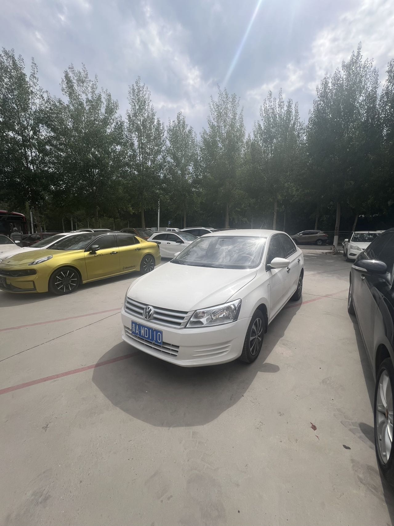Volkswagen Santana 2013 car image 