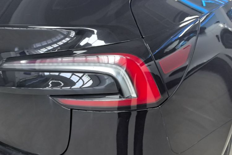 Tesla Model 3 2025 car image #8