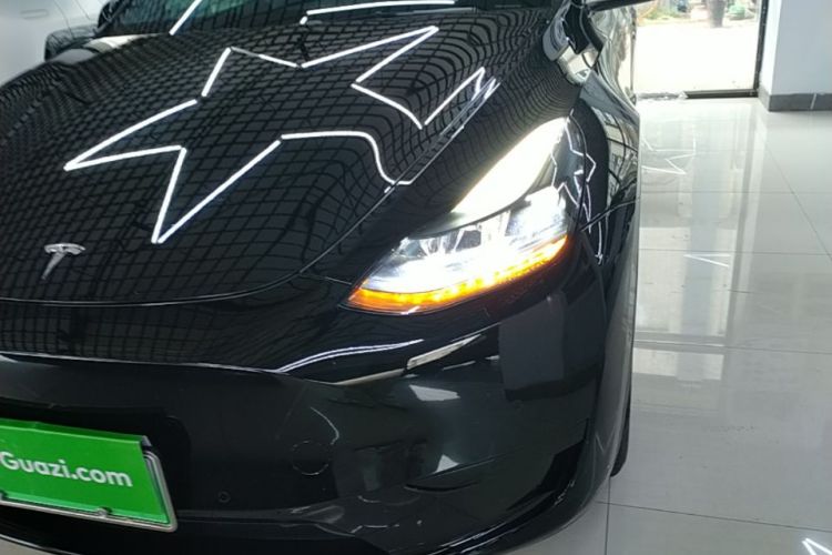 Tesla Model Y 2023 car image #23