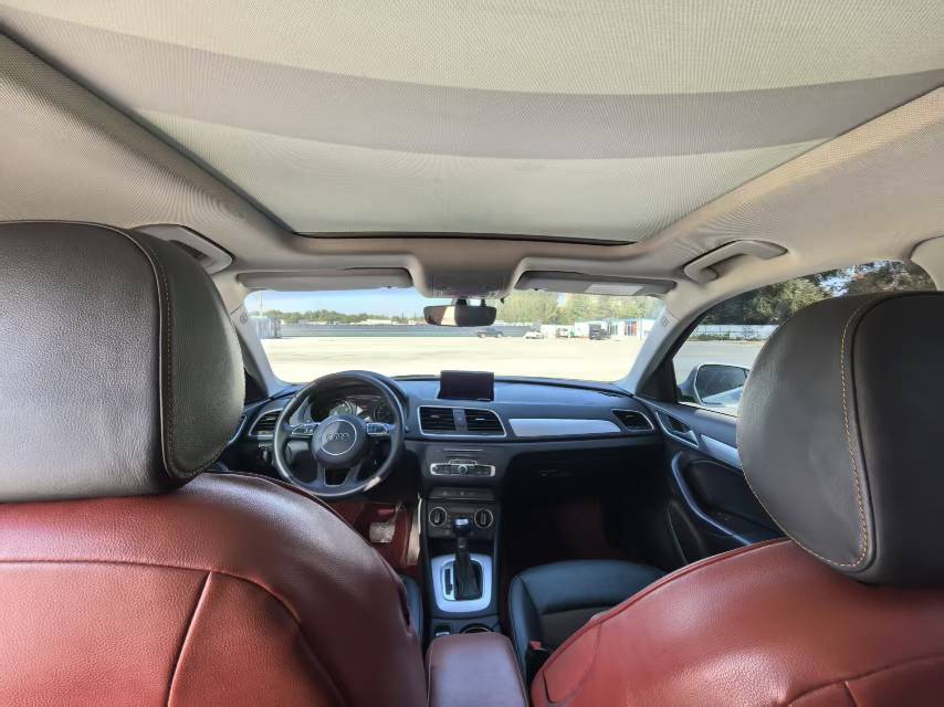 Audi Q3 2019 car image #7