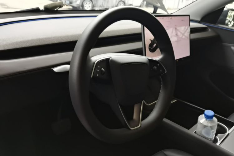 Tesla Model Y 2025 #10 Tesla Model Y 2025 immagine di auto #10