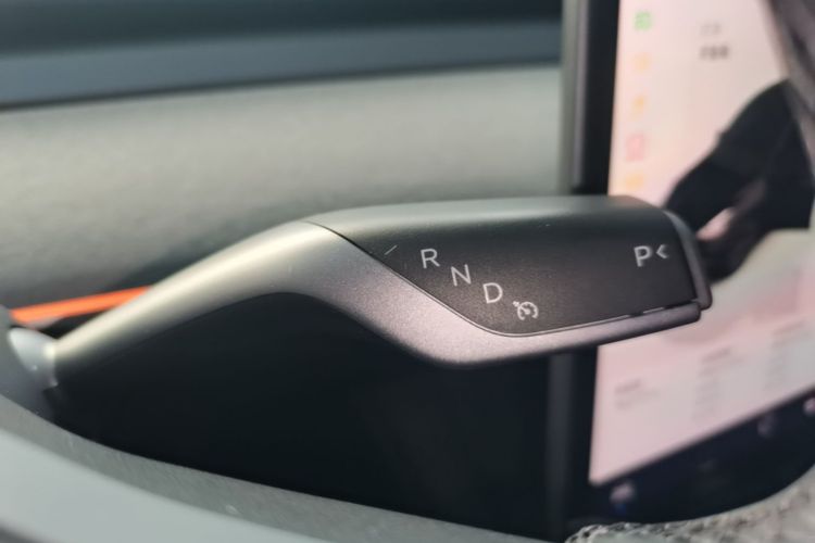 Tesla Model Y 2023 #14 Tesla Model Y 2023 car image #14