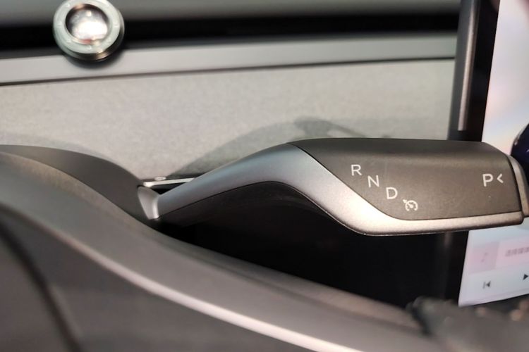 Tesla Model Y 2024 #14 Tesla Model Y 2024 car image #14