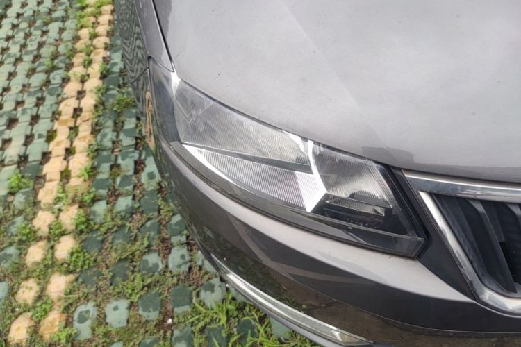 Skoda Rapid 2015 #8 Skoda Rapid 2015 car image #8
