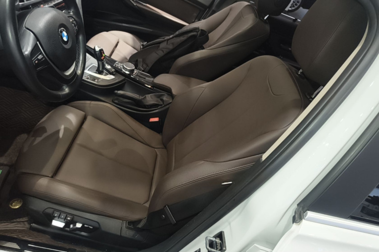 BMW 3 Series 2019 car image #19