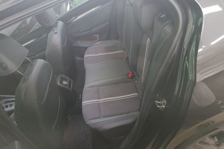 Volkswagen Golf 2023 car image #17