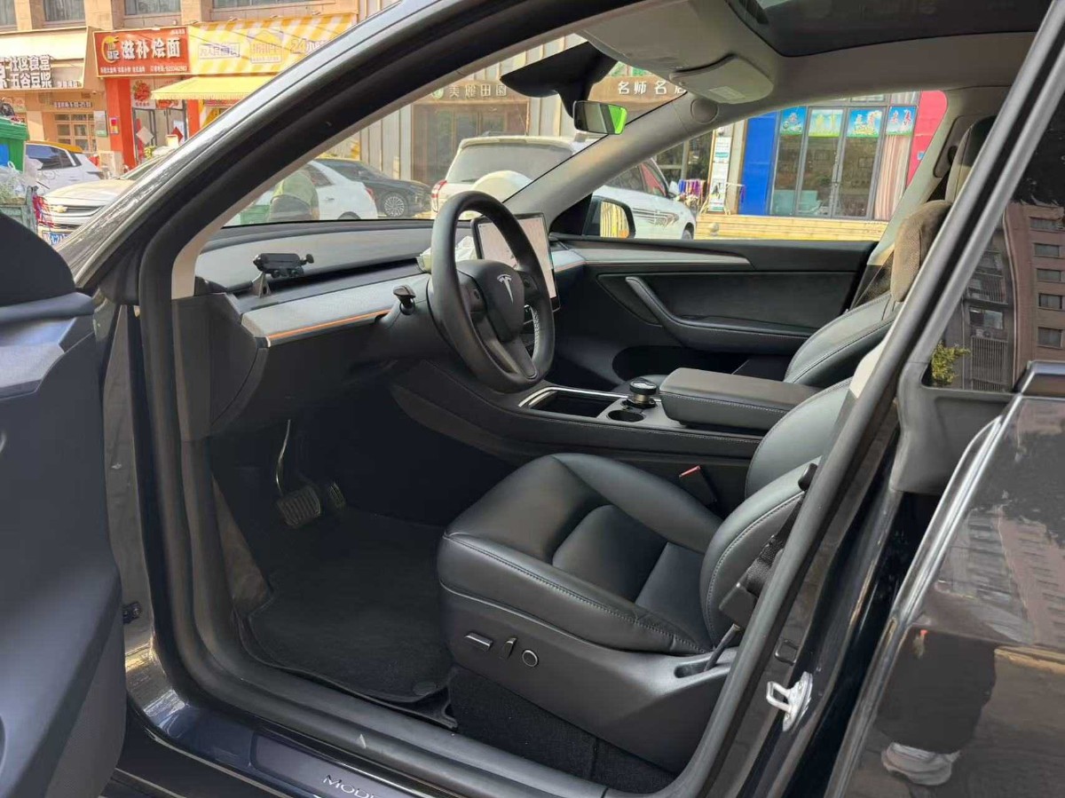 Tesla Model Y 2024 car image #3