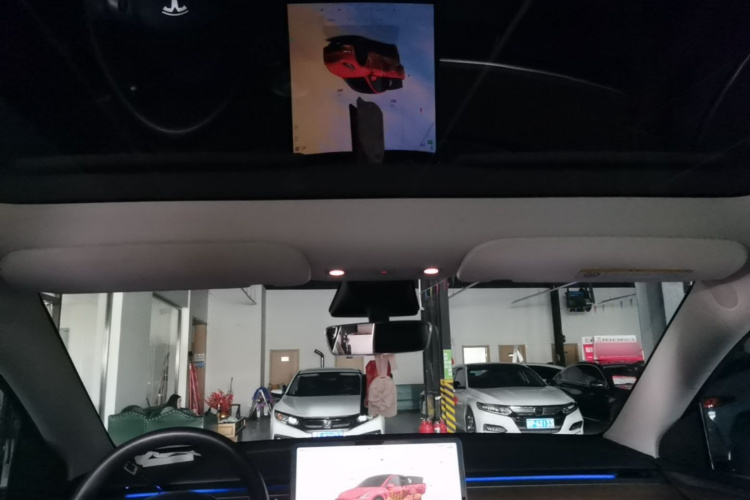 Tesla Model Y 2023 immagine di auto #18