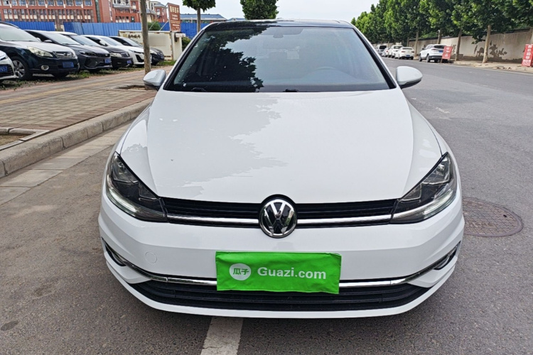 Volkswagen Golf 2018 car image #3