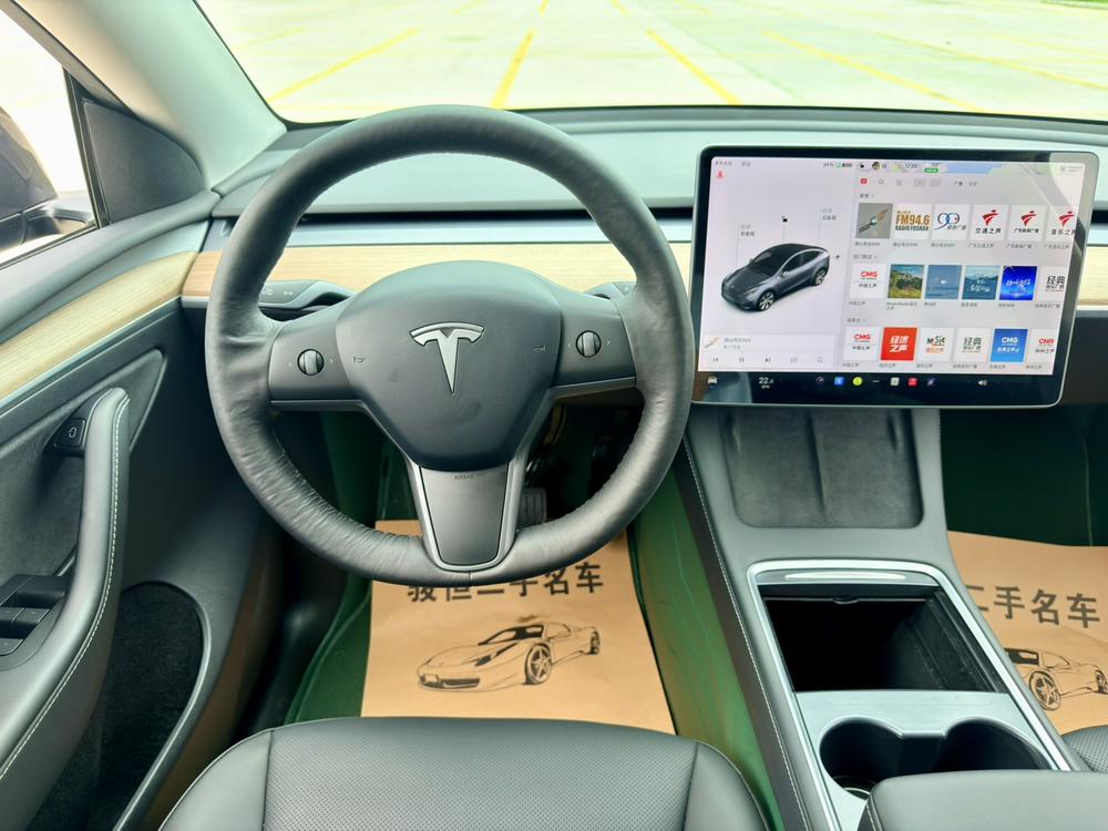 Tesla Model Y 2021 car image #17